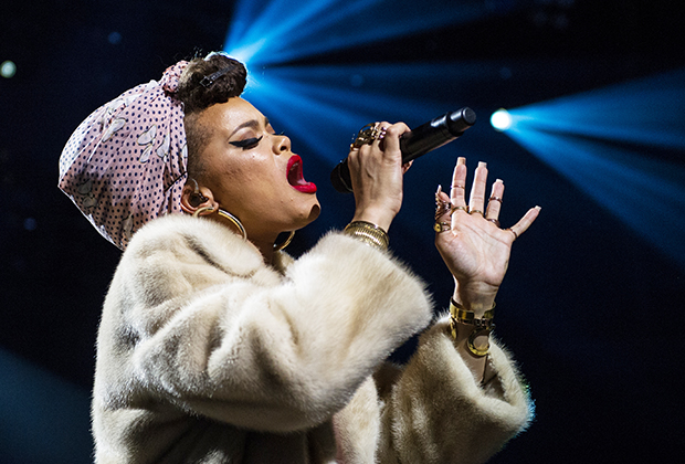 LONDON, ENGLAND - SEPTEMBER 19: Andra Day performs at The Roundhouse on September 19, 2015 in London, England. (Photo by Brian Rasic/WireImage)
